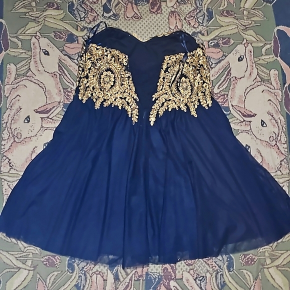 City Studio chiffon dress embroidered metallic gold flower detail ✨️ 💛 NWT2 - Picture 3 of 5